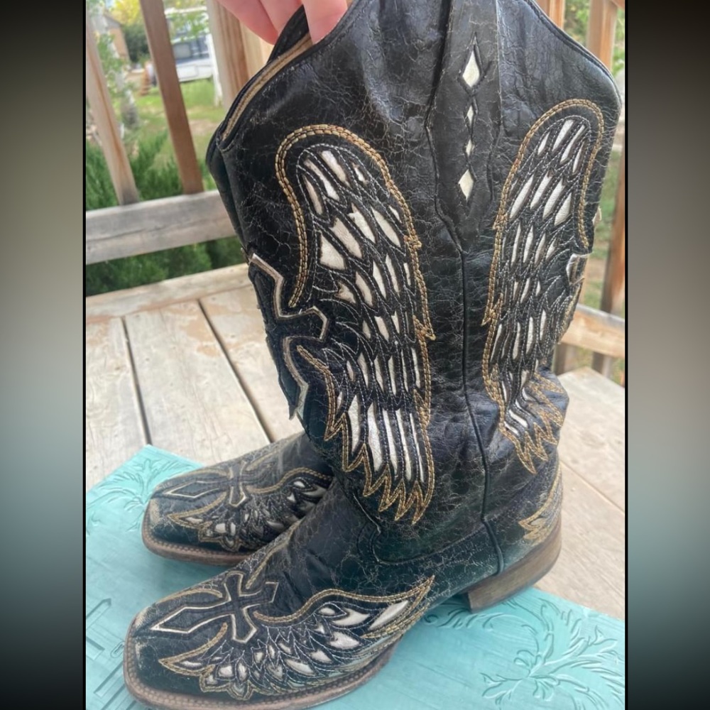 Correl boots size 10